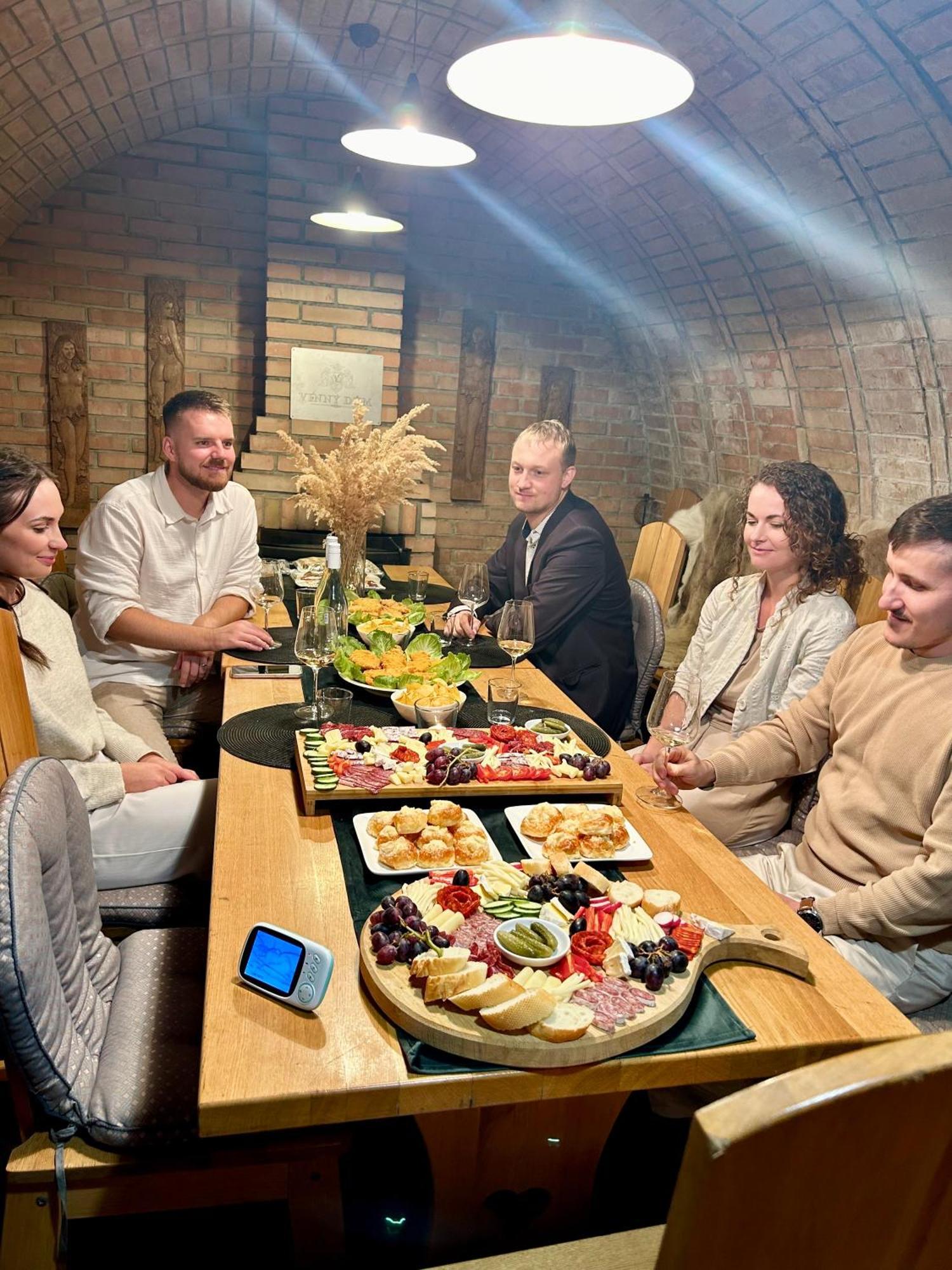 Sklep U Dusana Vracov Buitenkant foto
